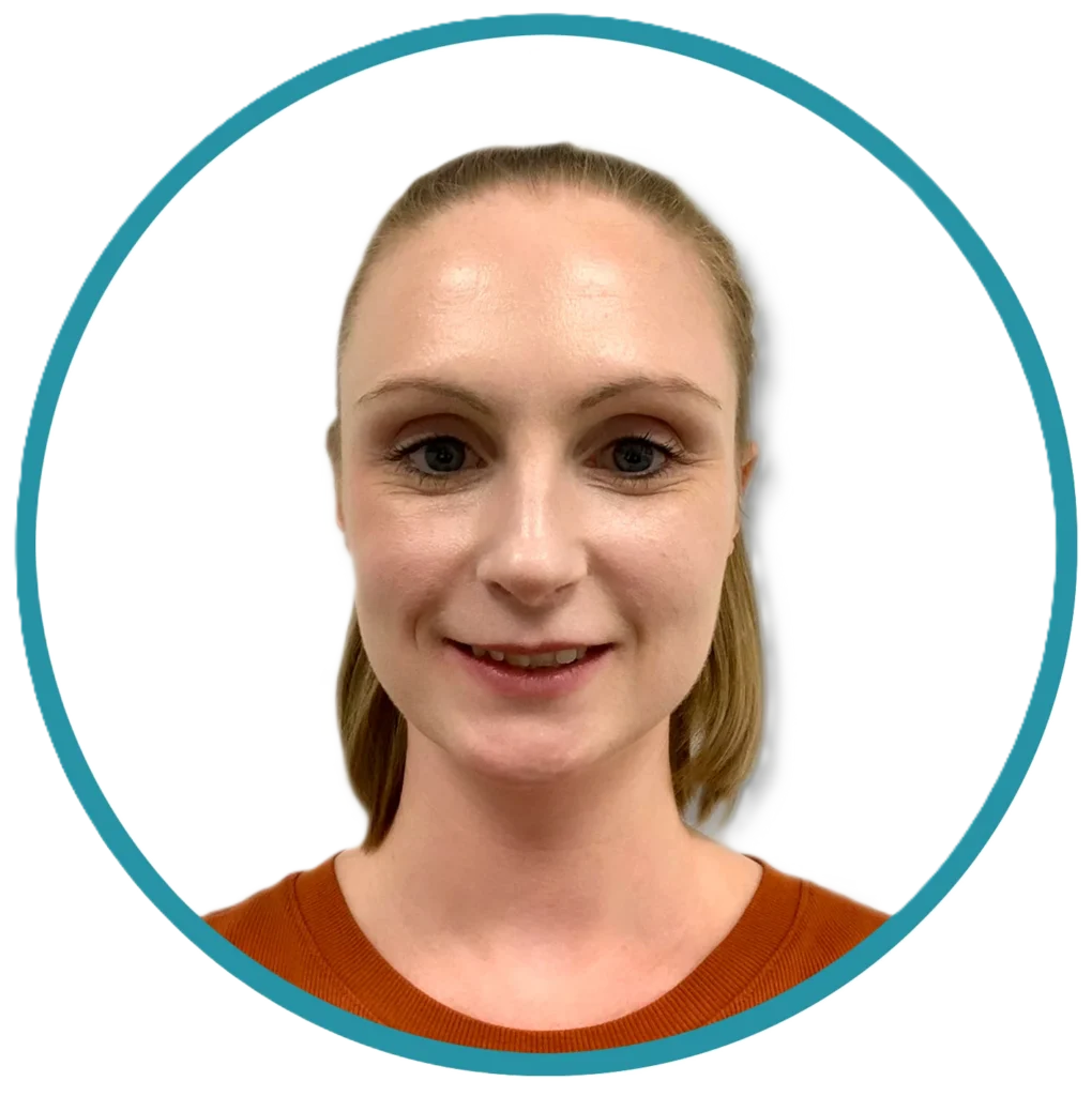 Sarah Circle Headshot